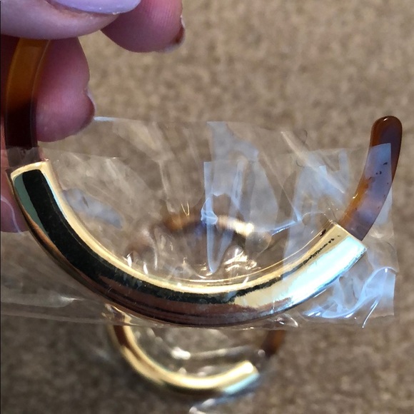 Earrings - Picture 4 of 7